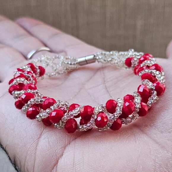 Christmas Bracelet Red/Clear Beads Wrist Band Magnet Closure Fashion Jewelry - Picture 1 of 12